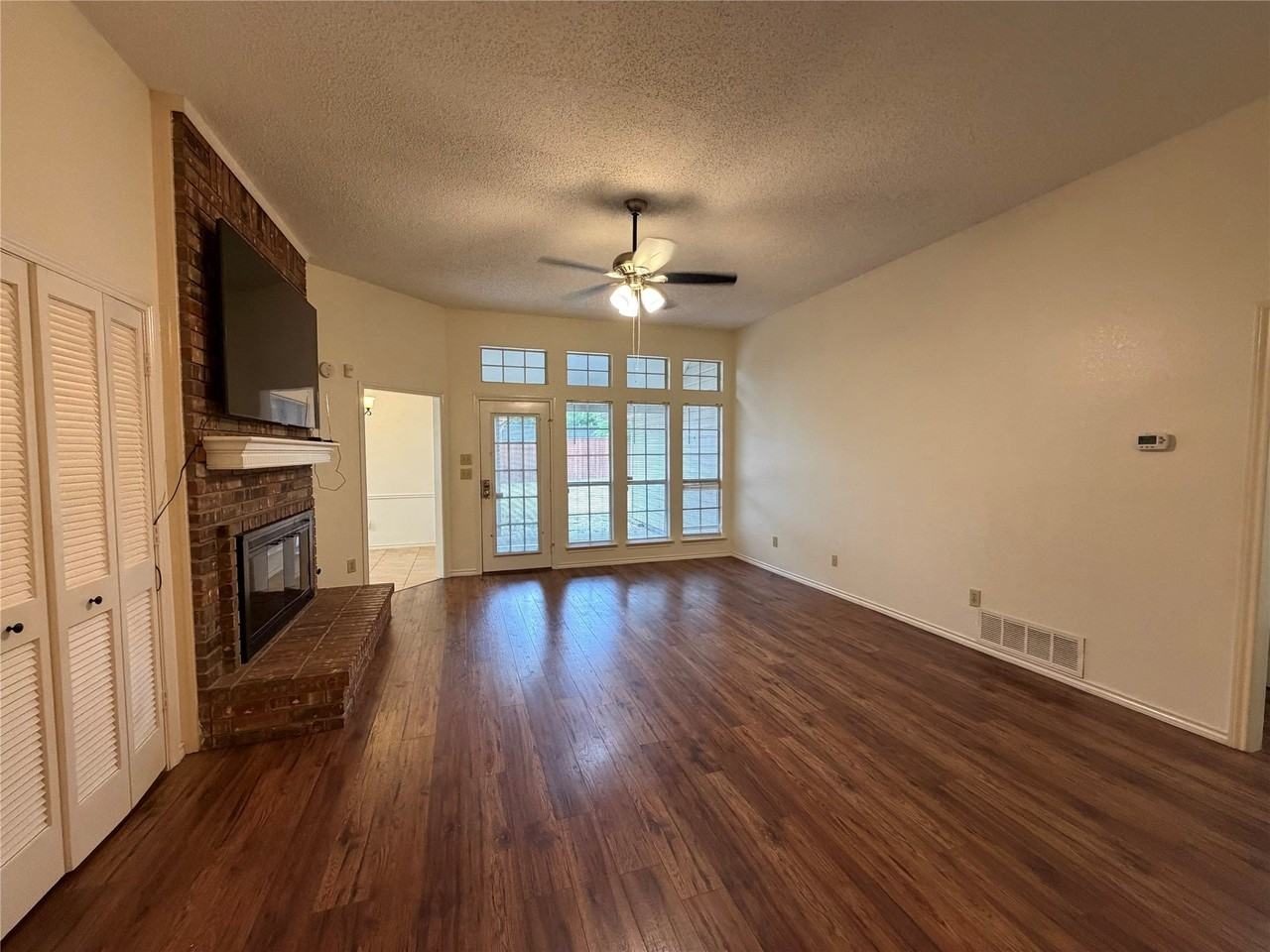 1426 Mapleview Dr - Photo 6 of 15