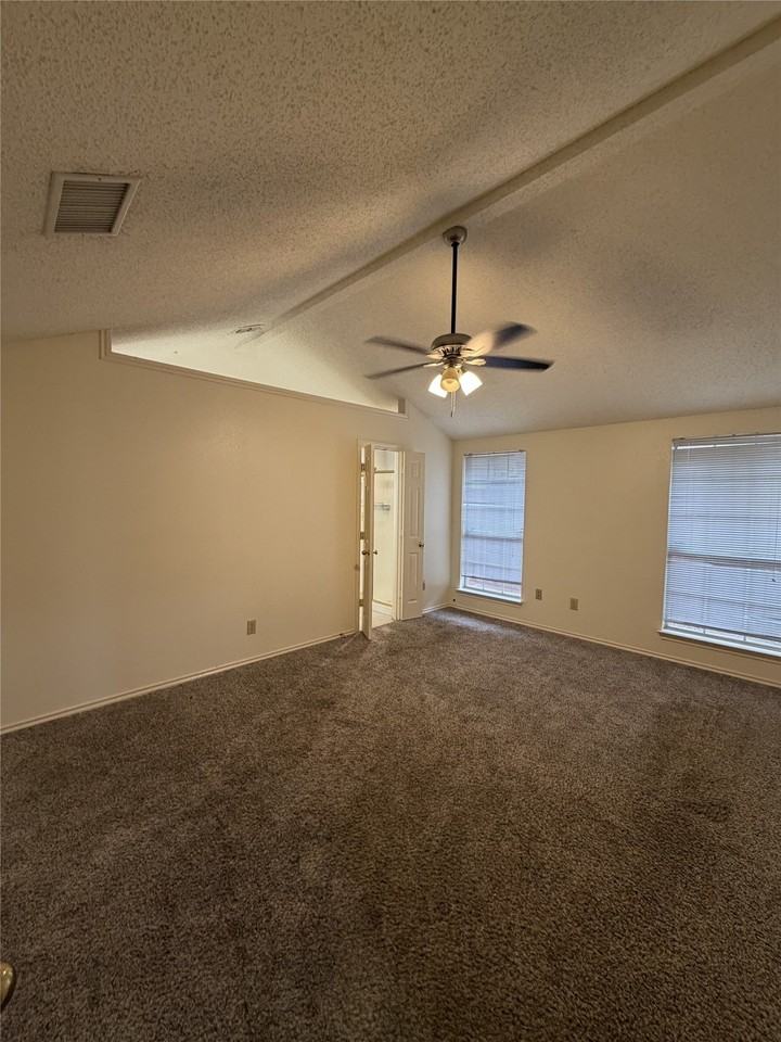 1426 Mapleview Dr - Photo 7 of 15