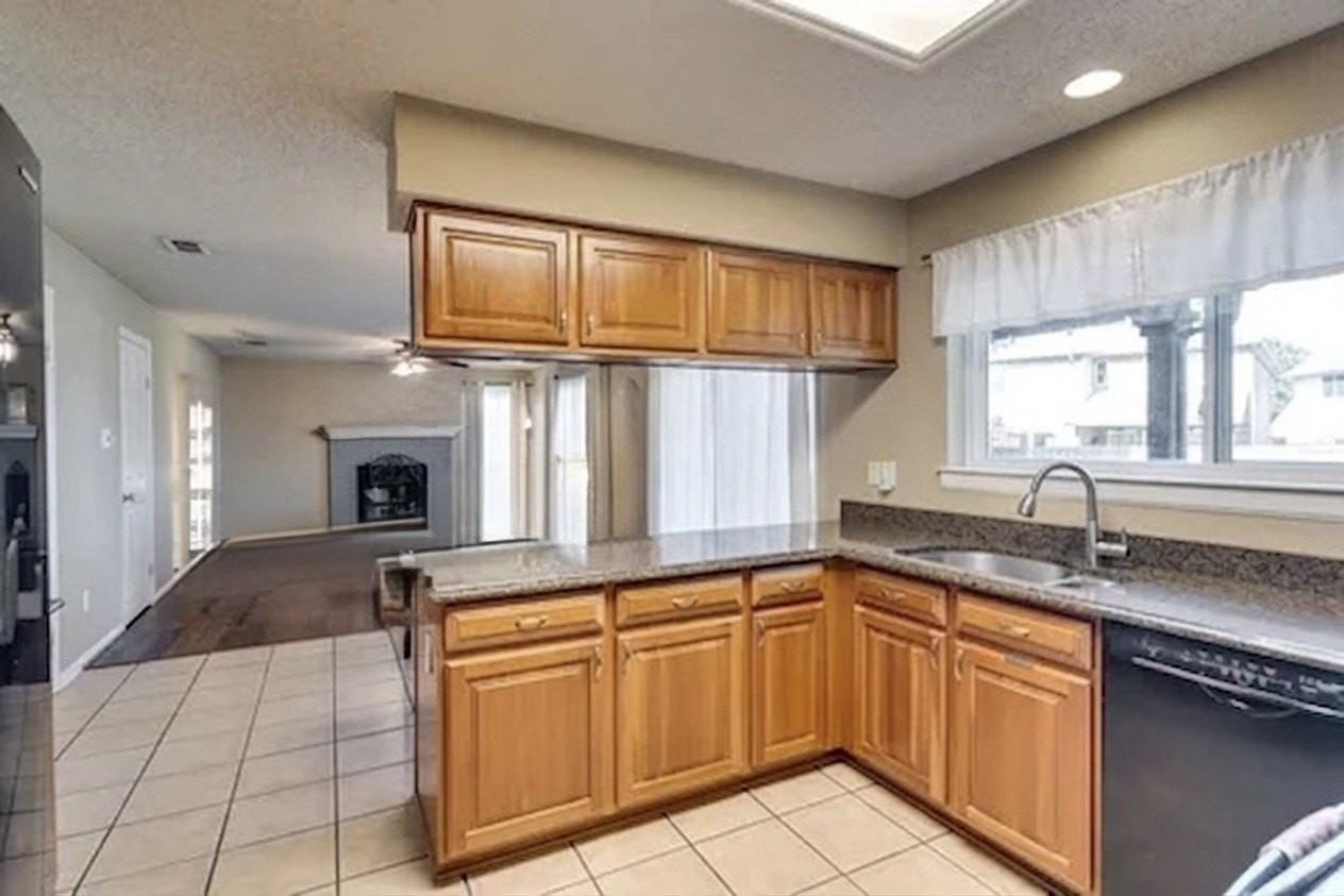 2600 Crepe Myrtle Dr - Photo 4 of 19