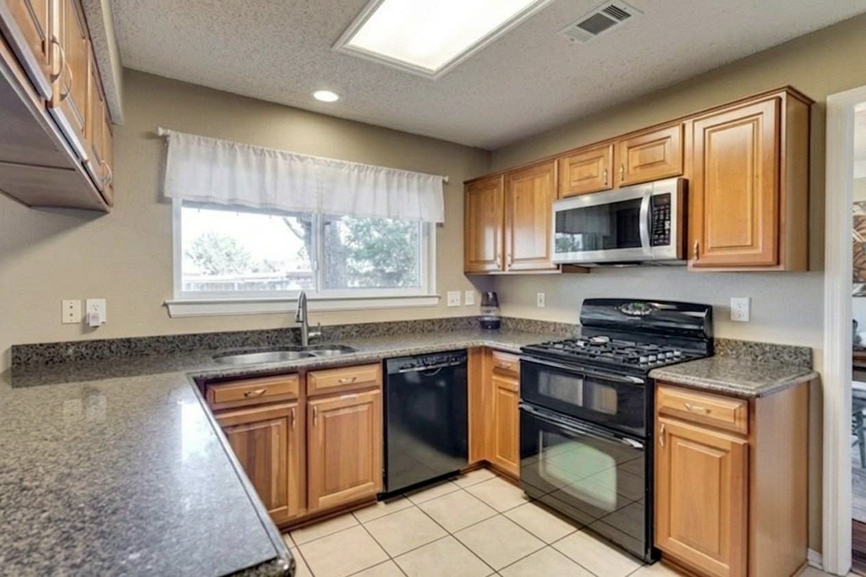 2600 Crepe Myrtle Dr - Photo 5 of 19