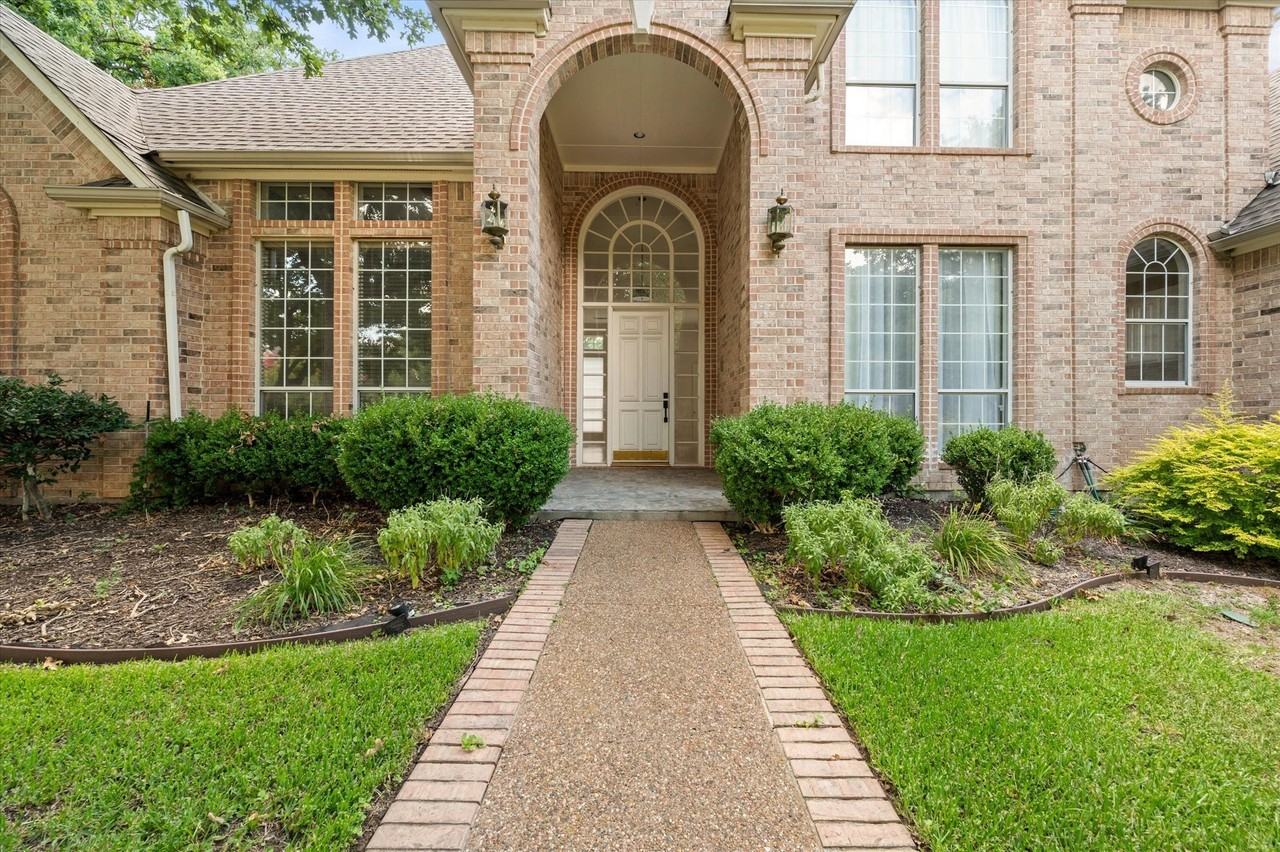 1004 Chimney Hill Trl - Photo 2 of 37
