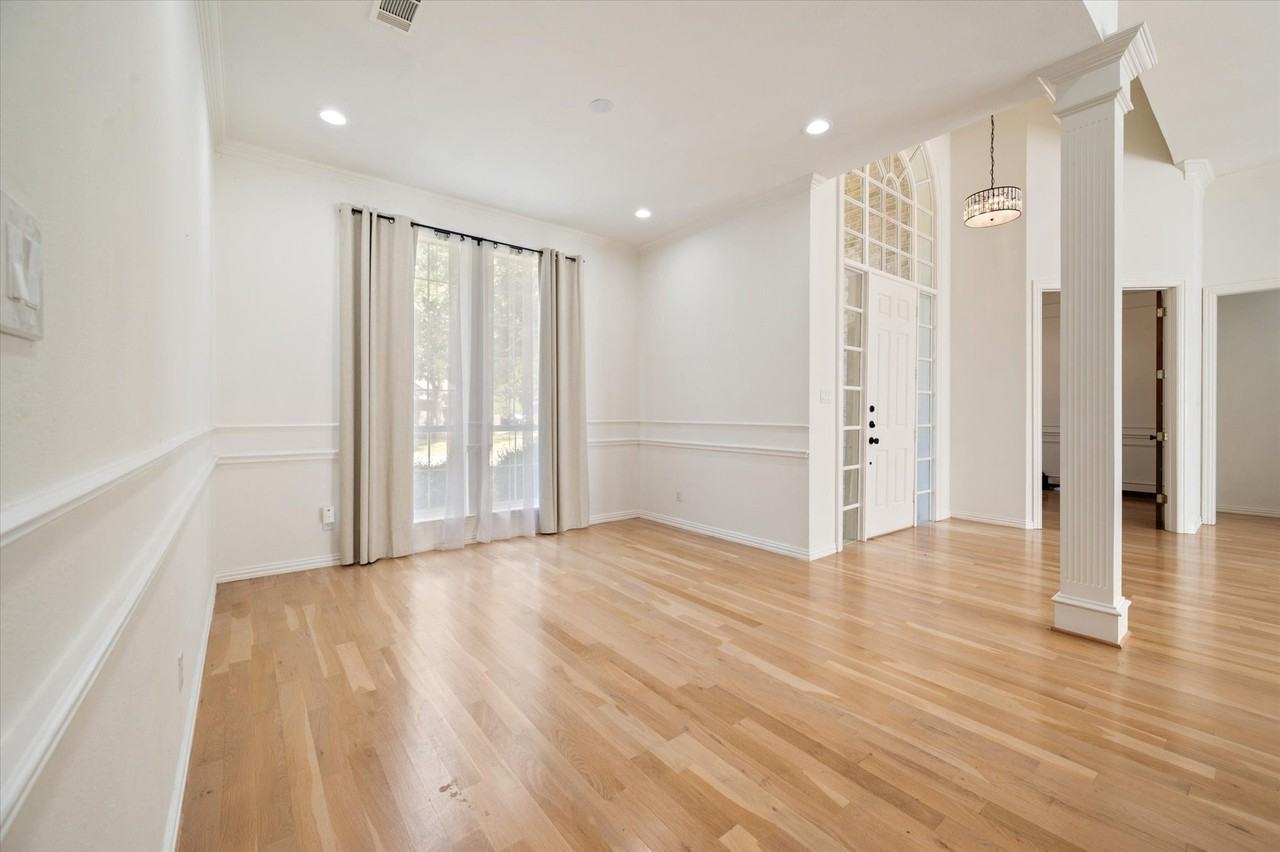 1004 Chimney Hill Trl - Photo 5 of 37