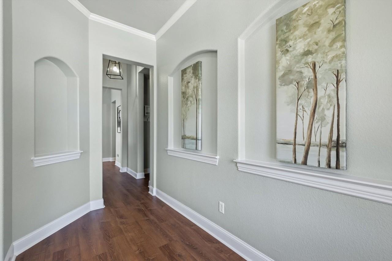 3421 Beekman Dr - Photo 5 of 39