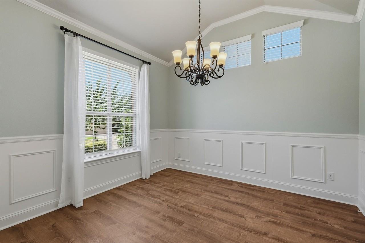 3421 Beekman Dr - Photo 6 of 39