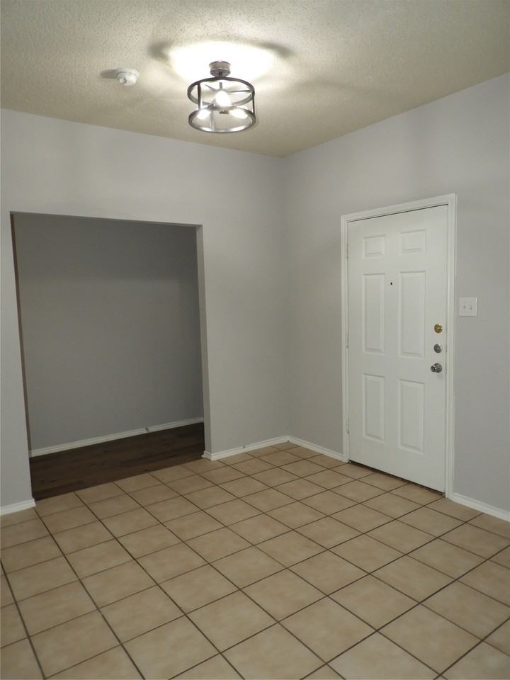 2016 Clinton Dr - Photo 3 of 16