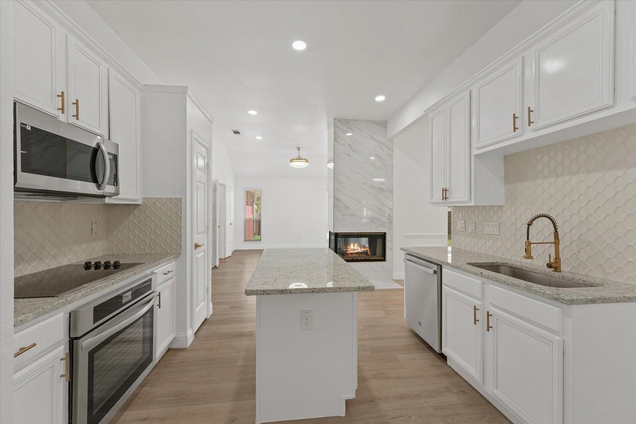 322 Hillcroft Dr - Photo 3 of 18