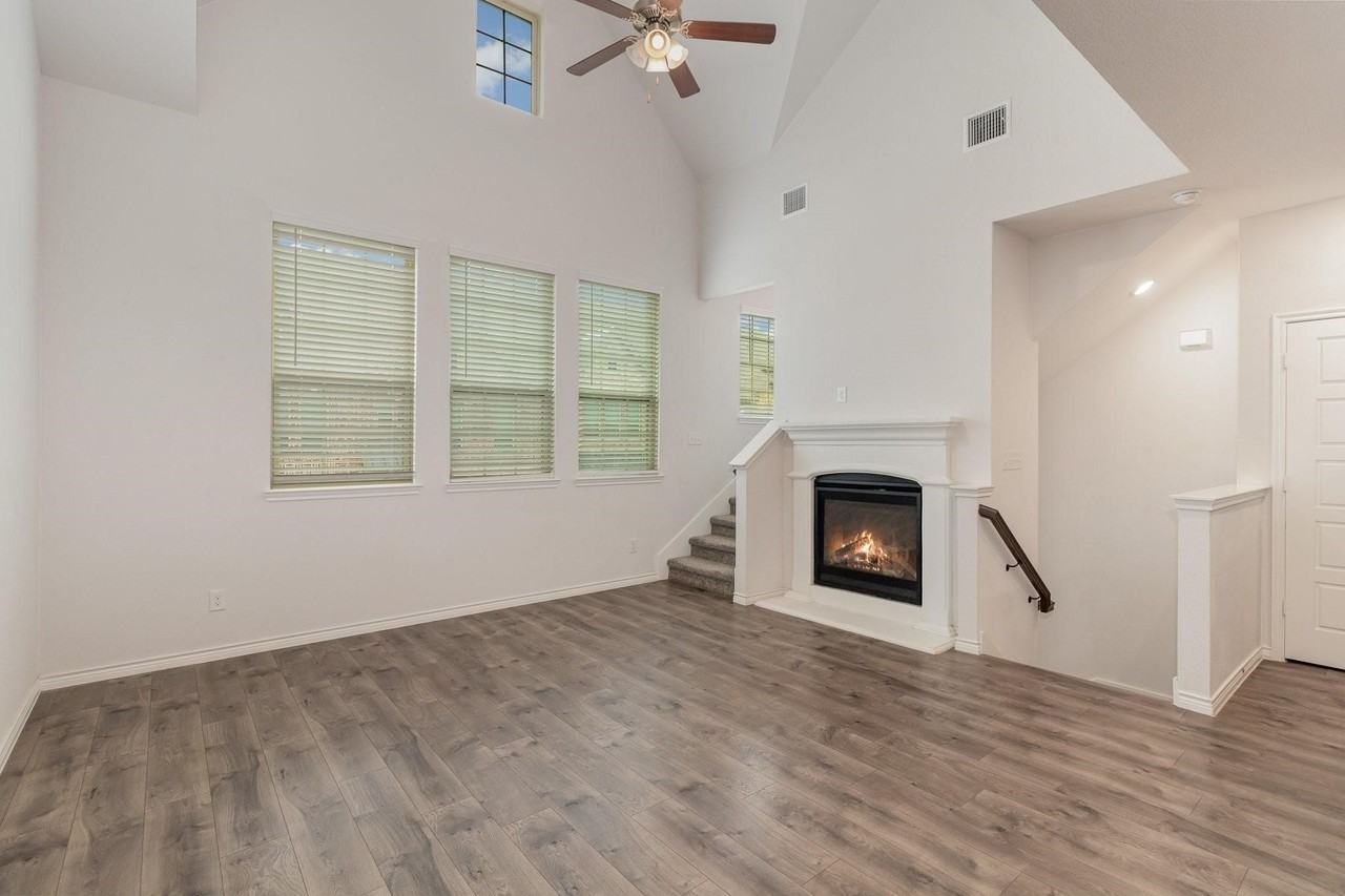 2413 Siskiyou St - Photo 3 of 26