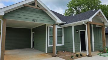 featured image of 931 W Elm St