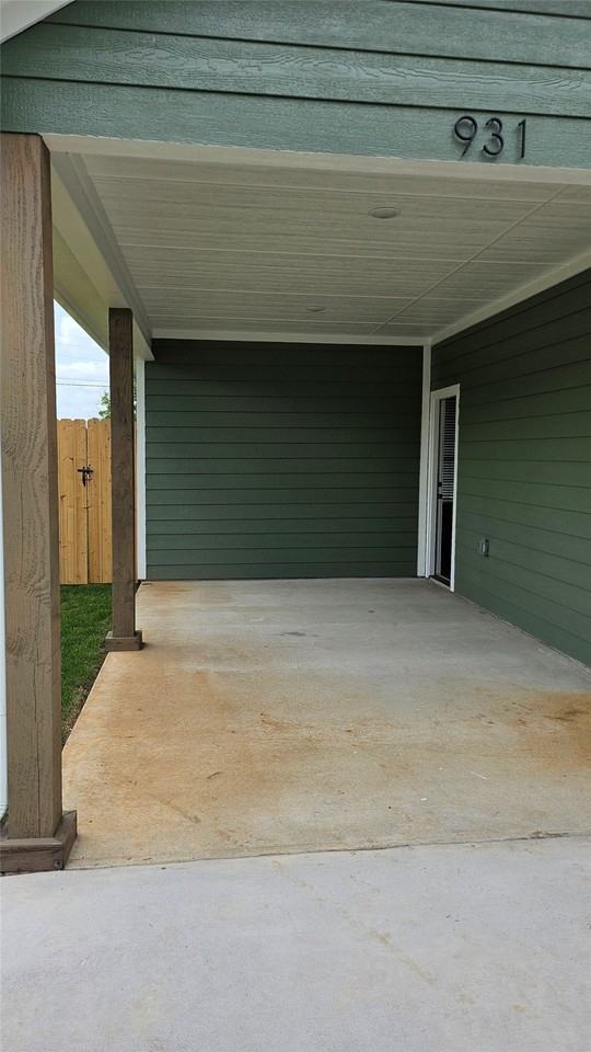 931 W Elm St - Photo 2 of 22