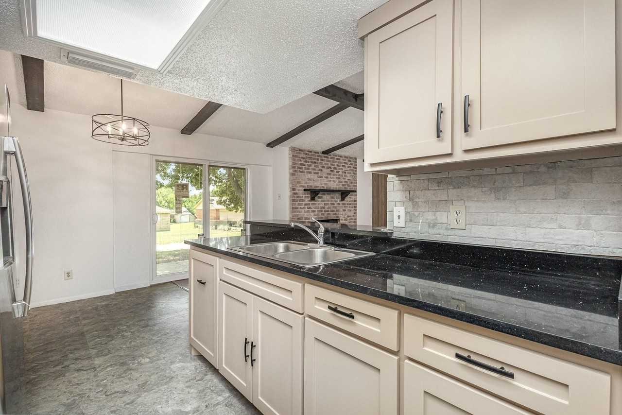 1506 Duet Dr - Photo 4 of 7