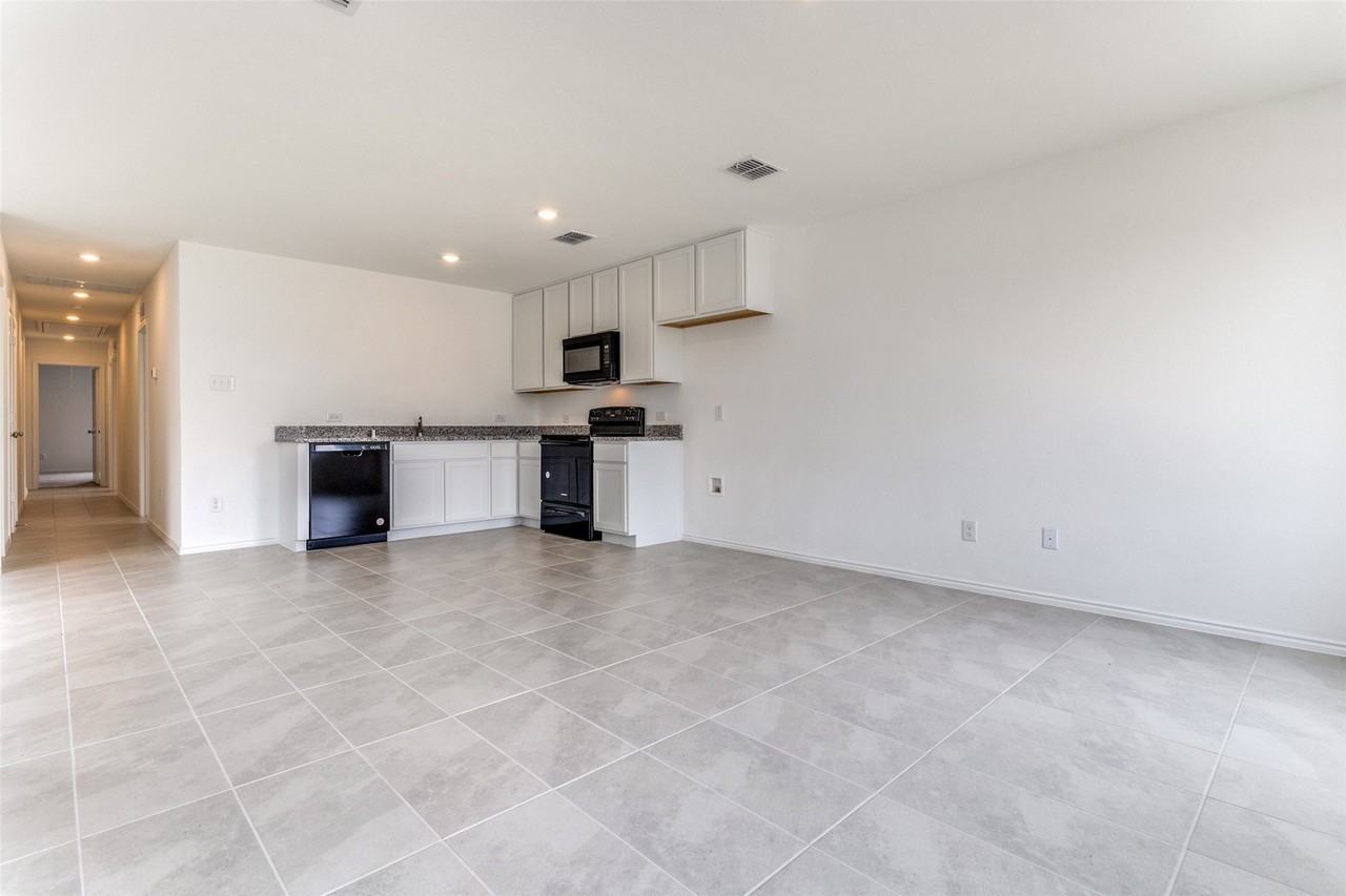 119 Sunflower St - Photo 2 of 21