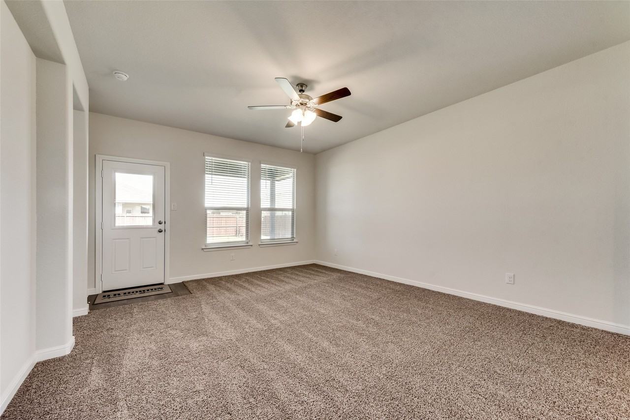 415 Helm Ln - Photo 5 of 19