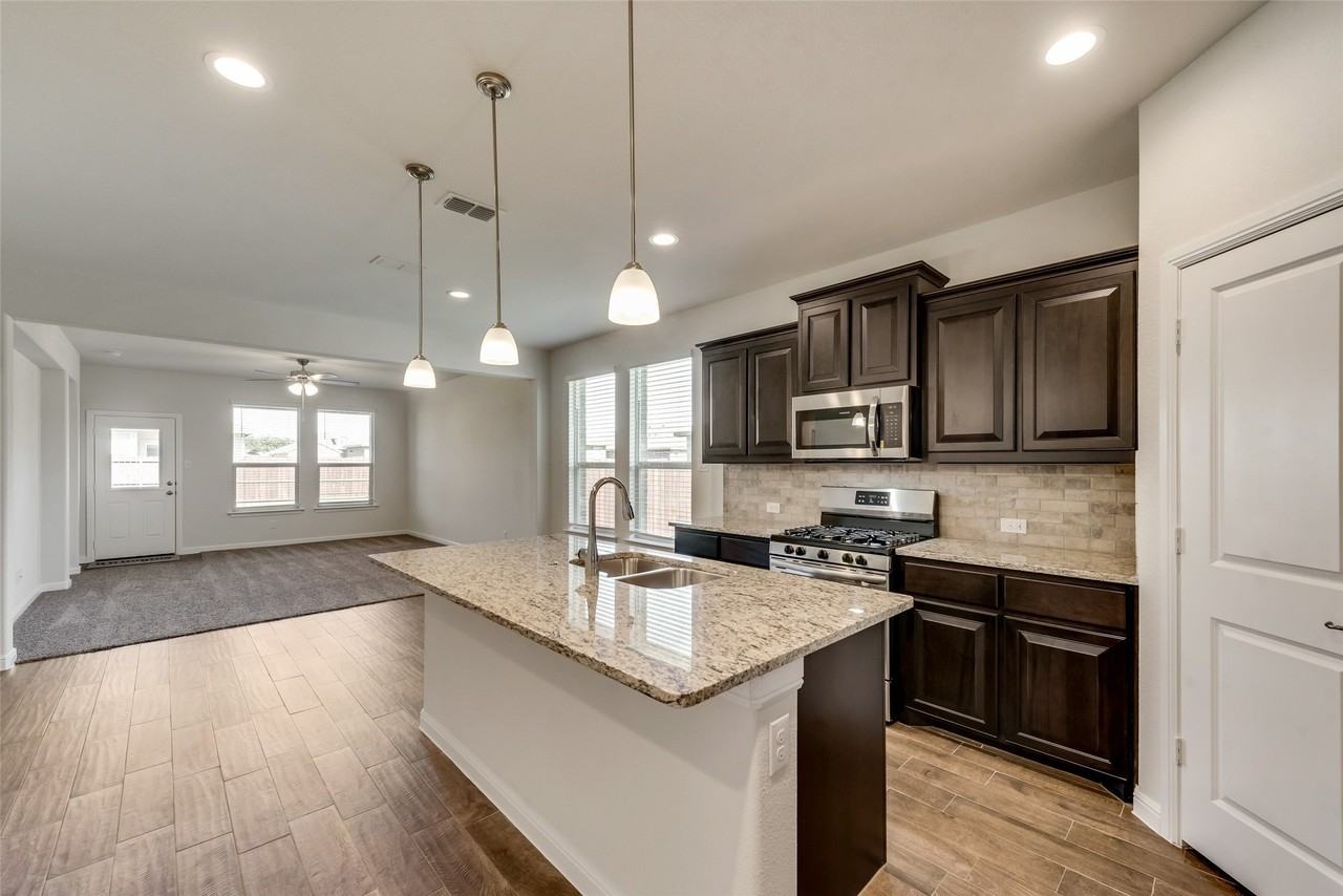 415 Helm Ln - Photo 7 of 19