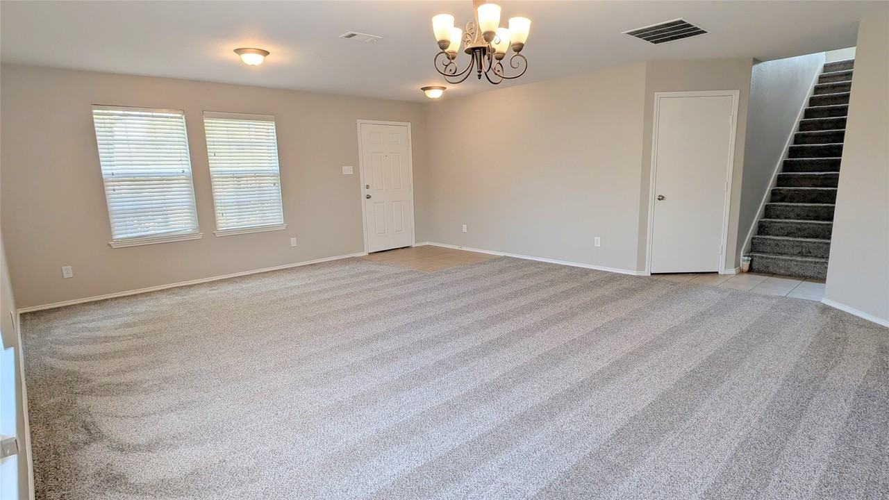 3200 Brixton Dr - Photo 4 of 40