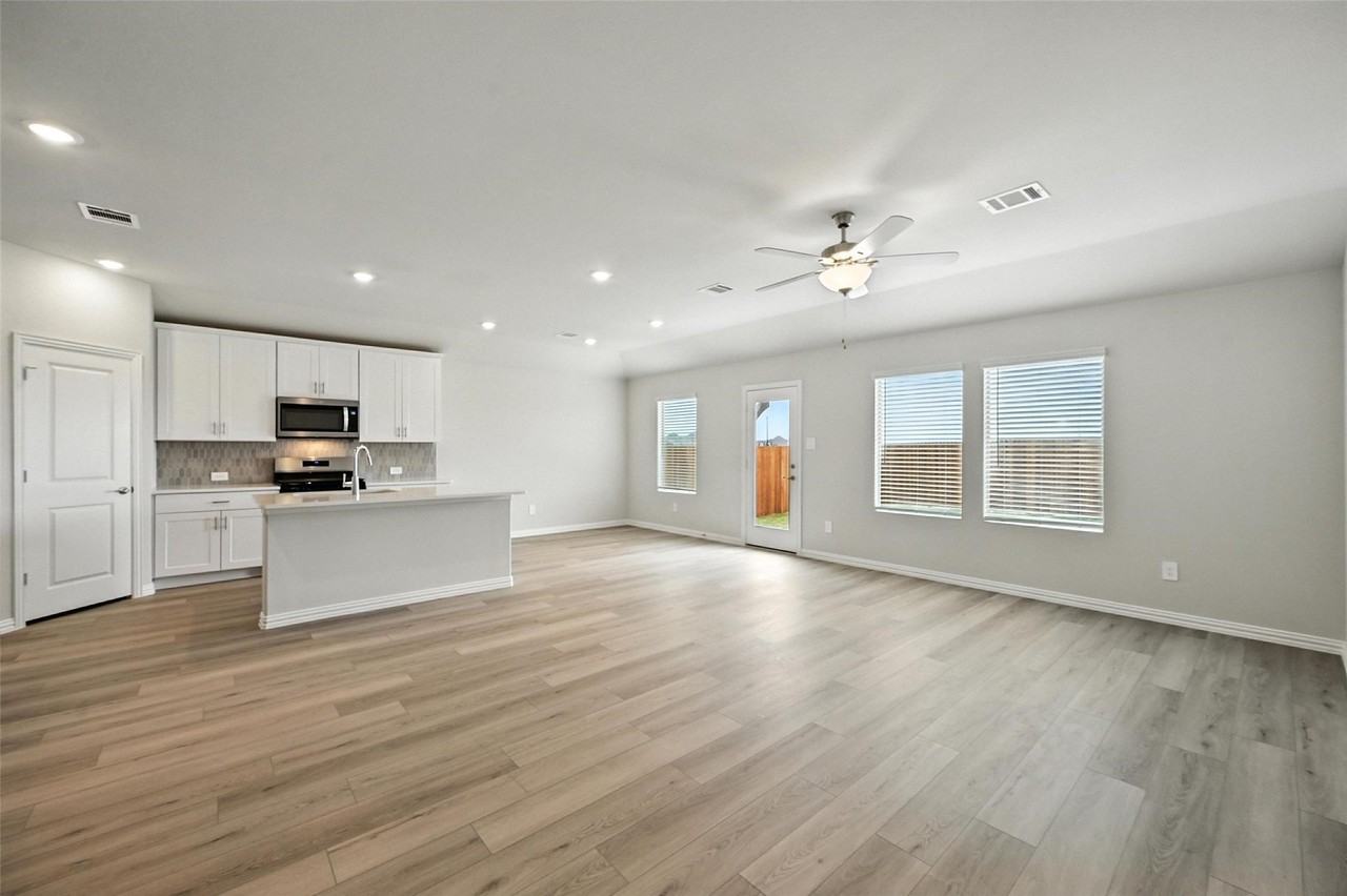 6629 Coyote Valley Trl - Photo 3 of 20
