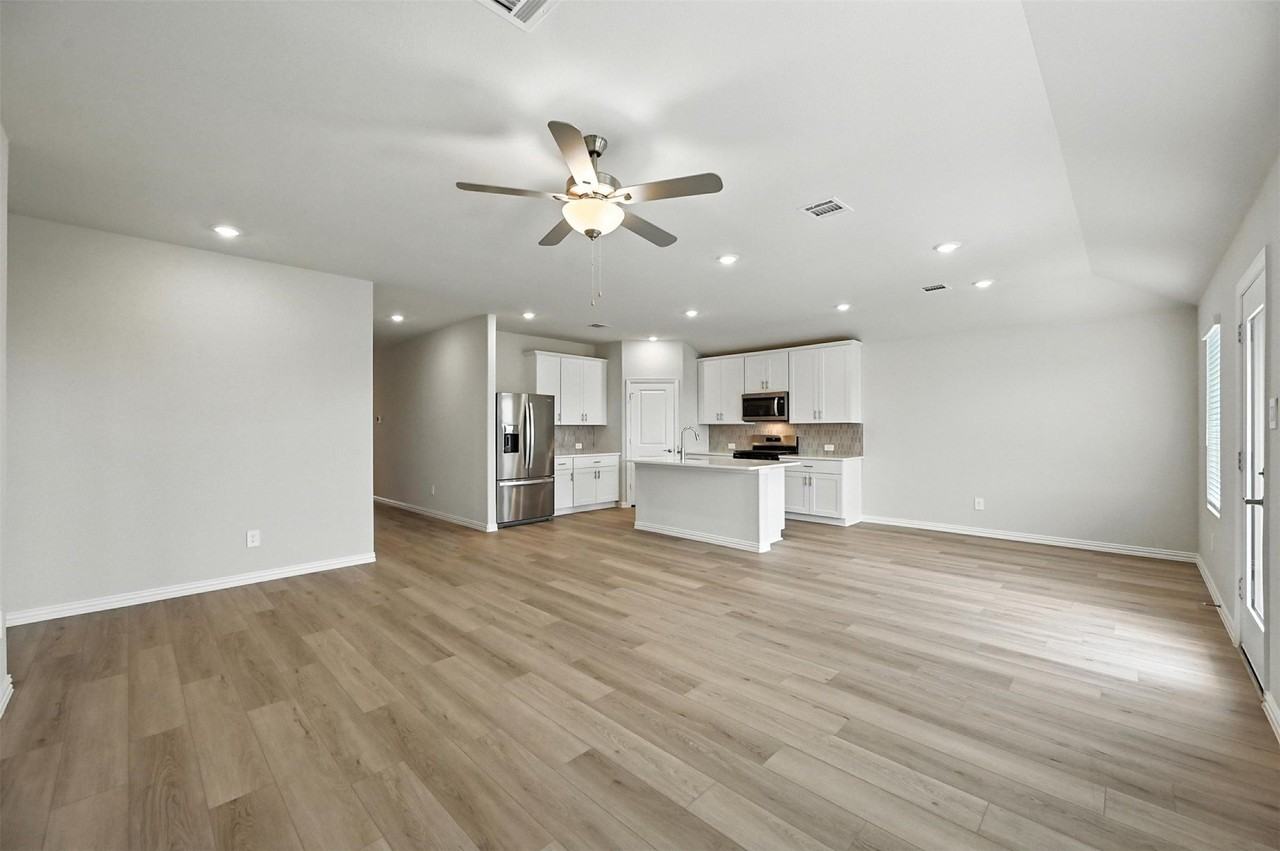 6629 Coyote Valley Trl - Photo 4 of 20