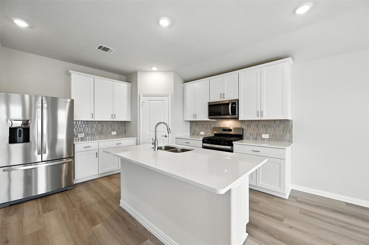 6629 Coyote Valley Trl - Photo 5 of 20