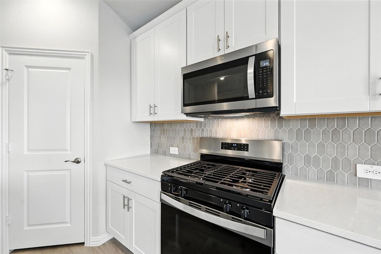 6629 Coyote Valley Trl - Photo 6 of 20