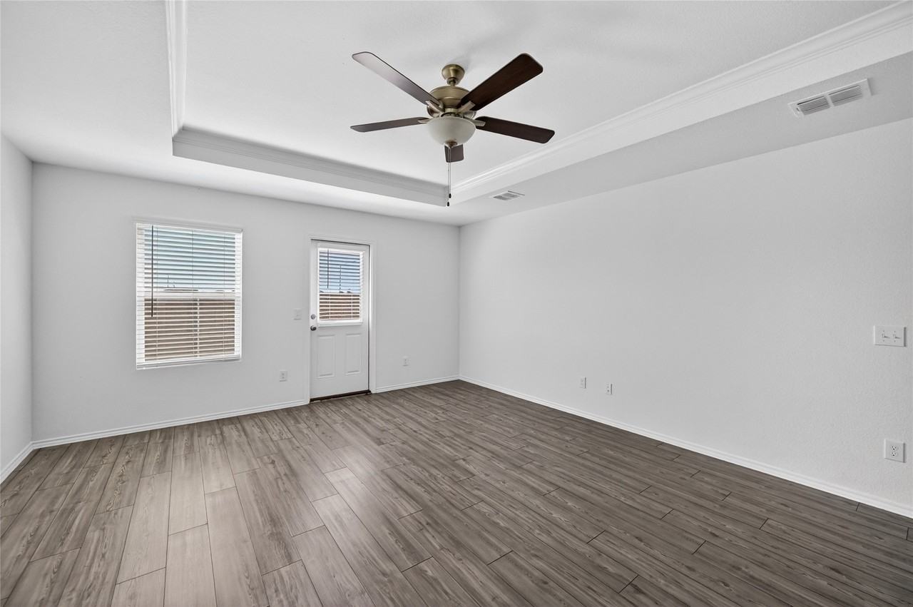 4417 Benham Dr - Photo 4 of 21