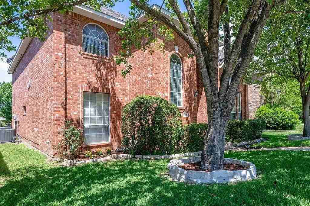2321 San Gabriel Dr - Photo 2 of 14