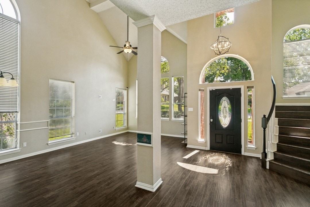2321 San Gabriel Dr - Photo 3 of 14