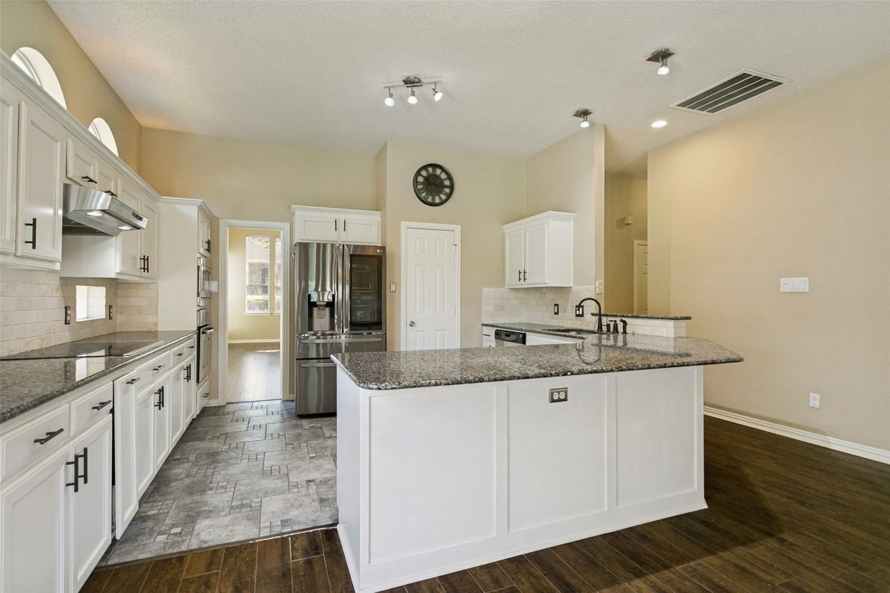 2321 San Gabriel Dr - Photo 6 of 14