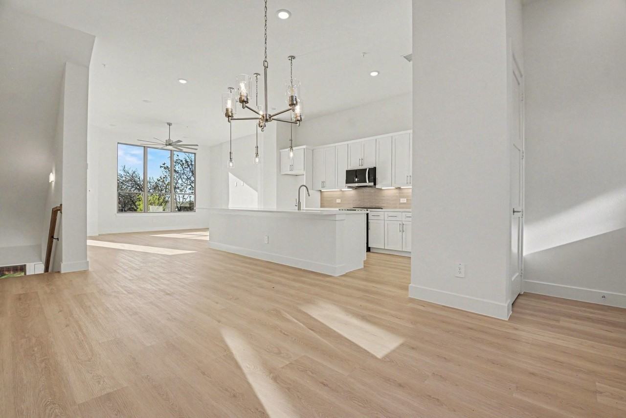 2524 Havenhurst St #102 - Photo 5 of 37