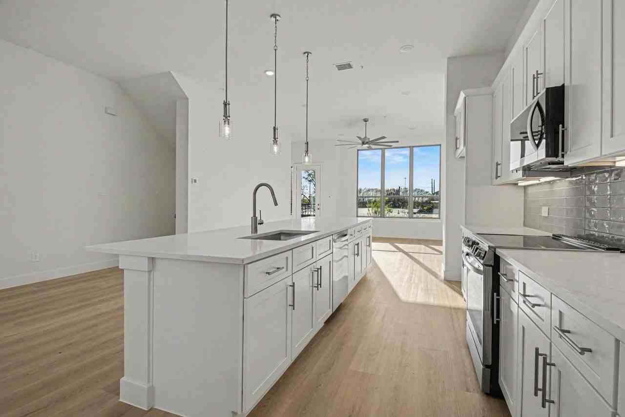 2524 Havenhurst St #102 - Photo 7 of 37