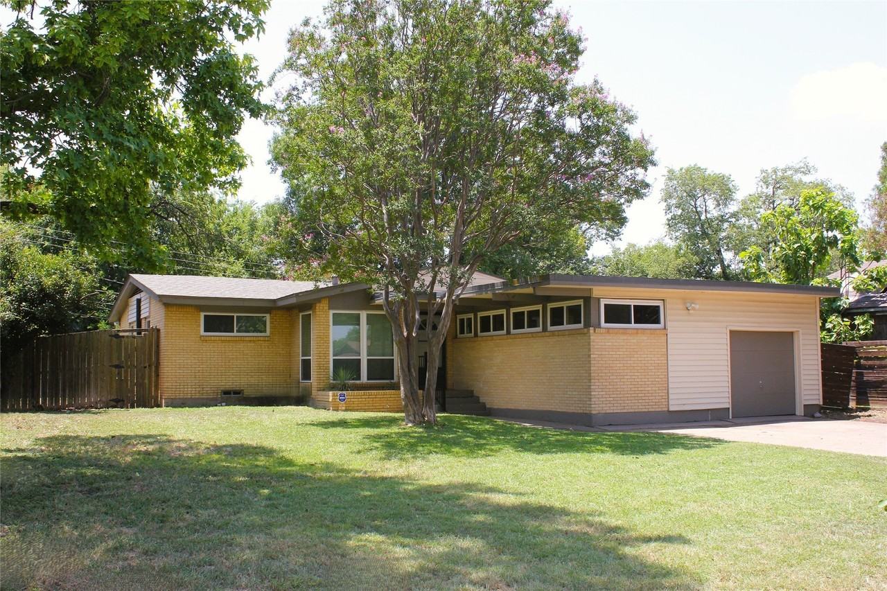 3010 Hillglenn Rd - Photo 3 of 33