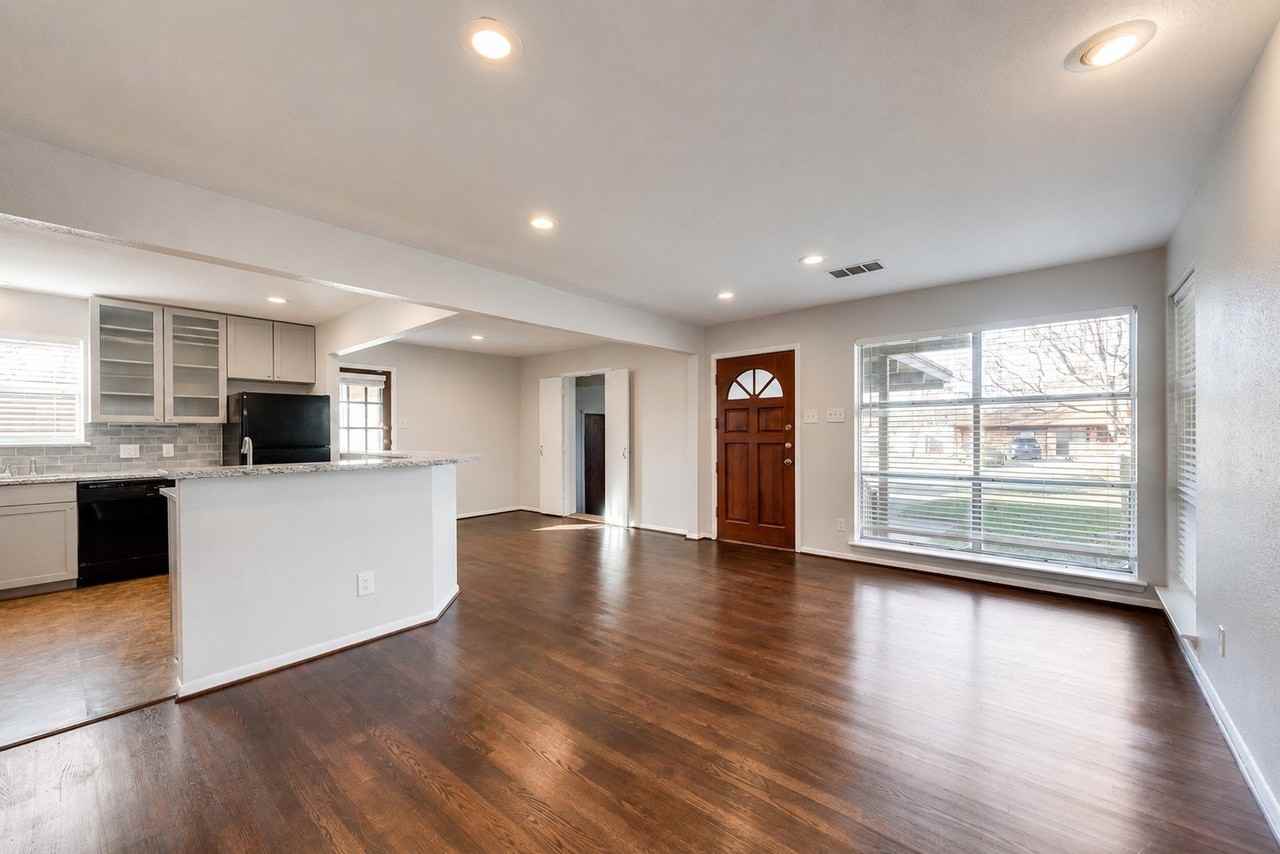 3010 Hillglenn Rd - Photo 4 of 33