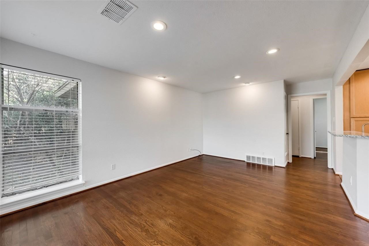 3010 Hillglenn Rd - Photo 5 of 33