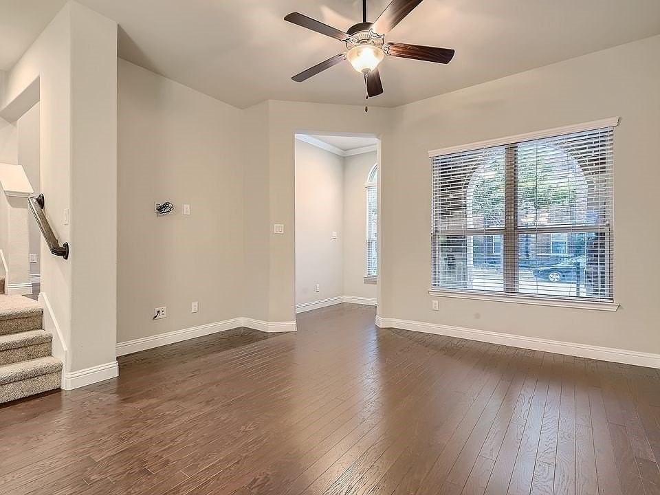 4113 Broadway Ave - Photo 4 of 37