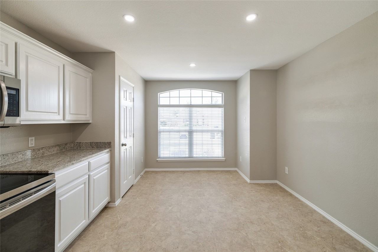 7229 Specklebelly Ln - Photo 3 of 33