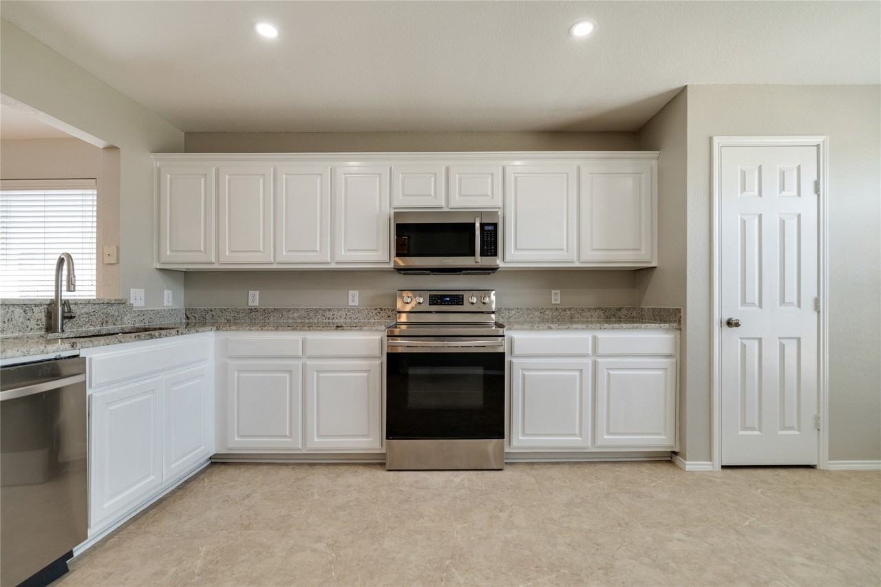 7229 Specklebelly Ln - Photo 6 of 33