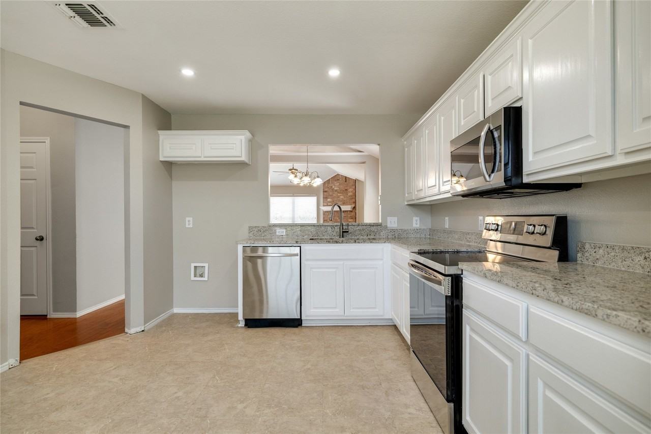 7229 Specklebelly Ln - Photo 7 of 33