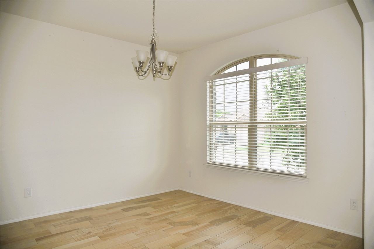 1405 Acmite Ave - Photo 4 of 24