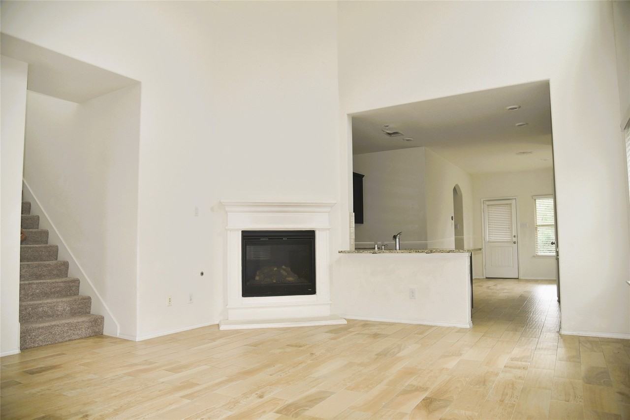 1405 Acmite Ave - Photo 5 of 24