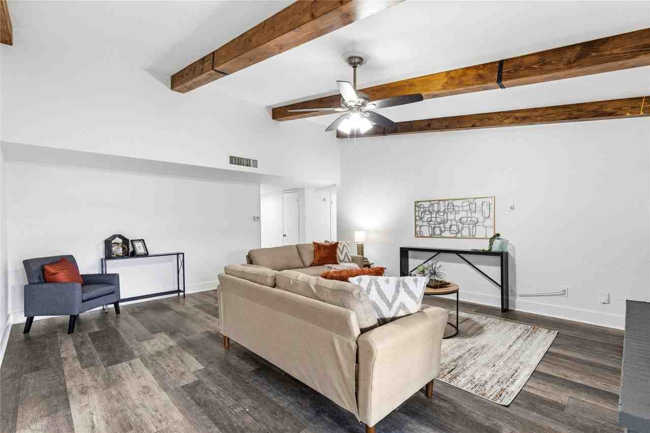 2814 Lindbergh Dr - Photo 4 of 37