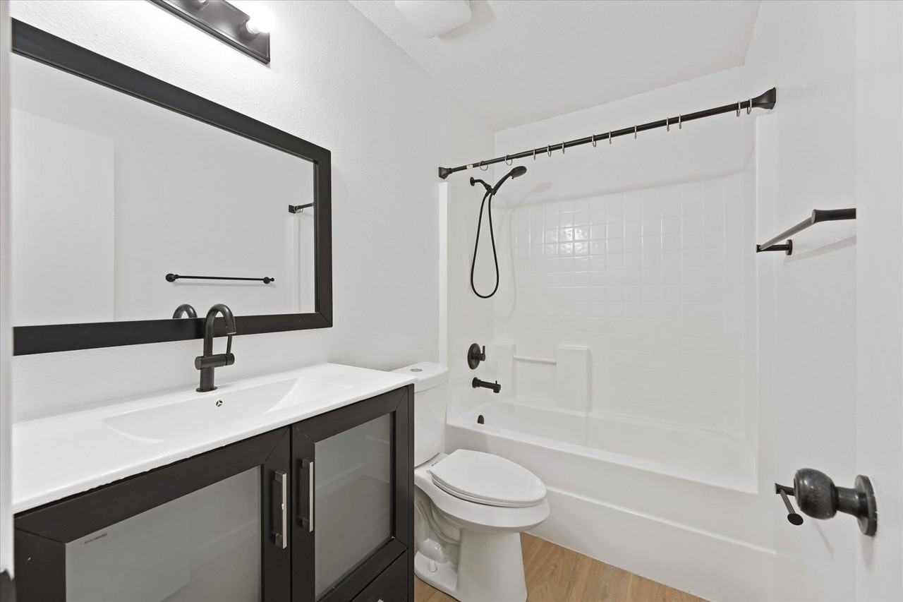 702 Lowe Dr - Photo 3 of 18