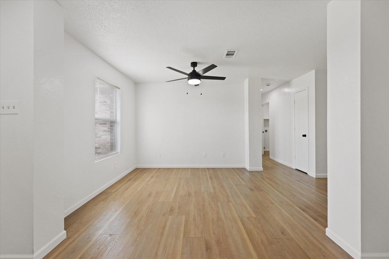 702 Lowe Dr - Photo 4 of 18