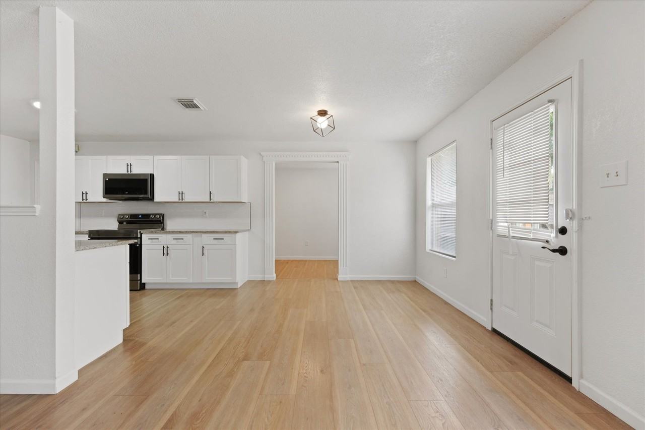 702 Lowe Dr - Photo 5 of 18
