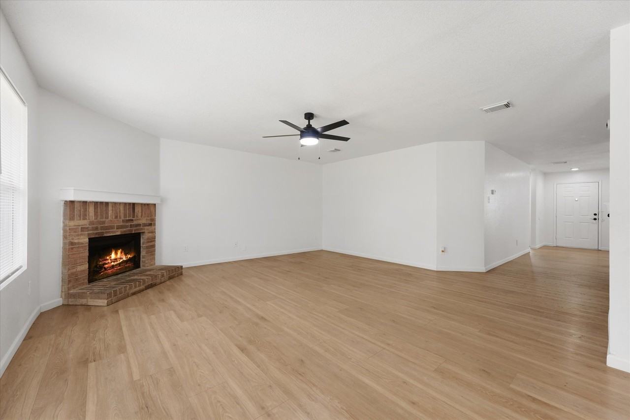 702 Lowe Dr - Photo 6 of 18