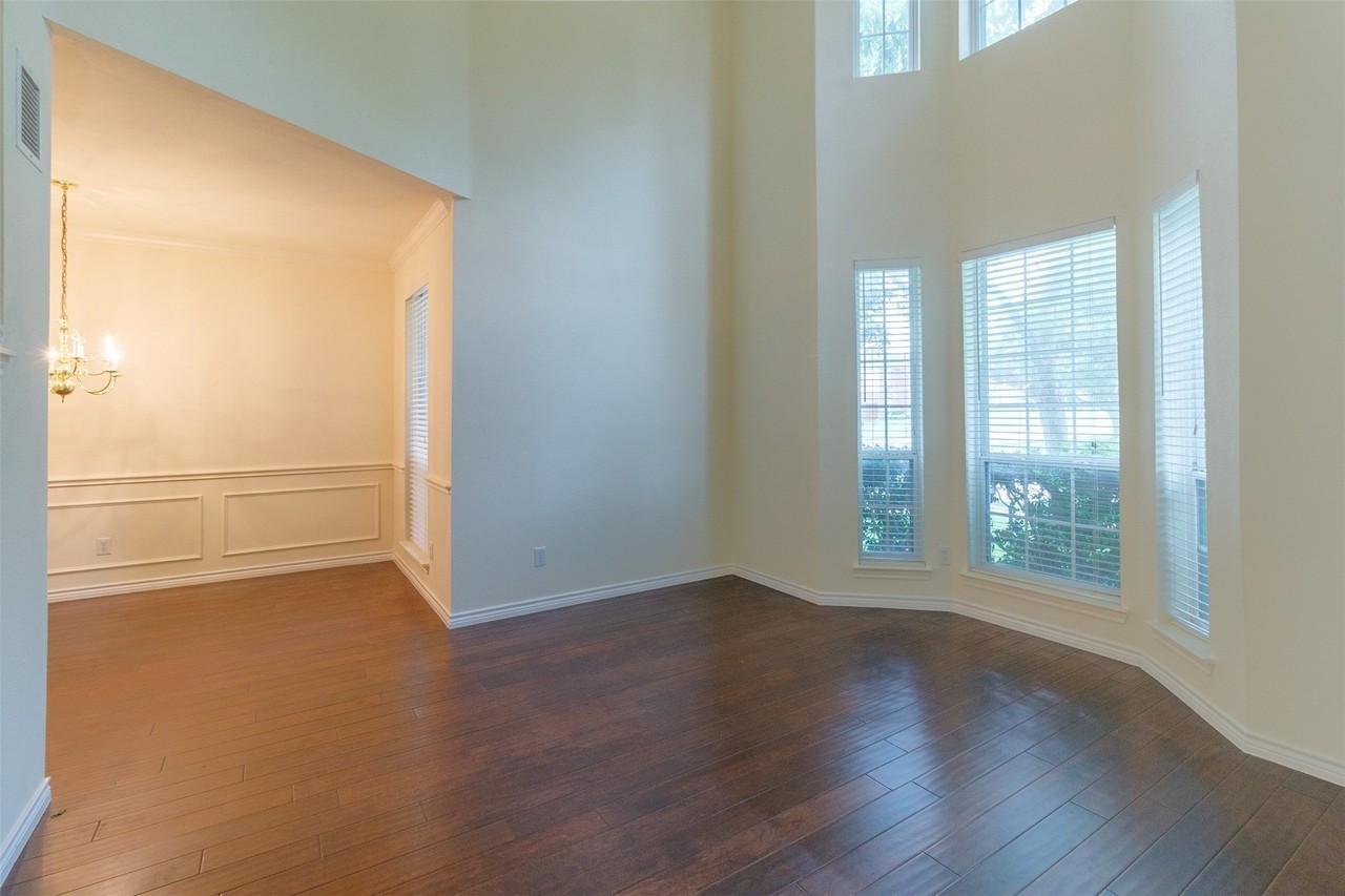 103 Westminister Ave - Photo 5 of 40