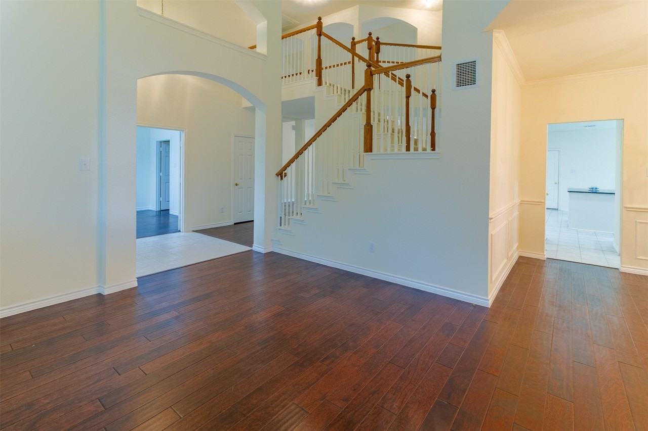 103 Westminister Ave - Photo 6 of 40