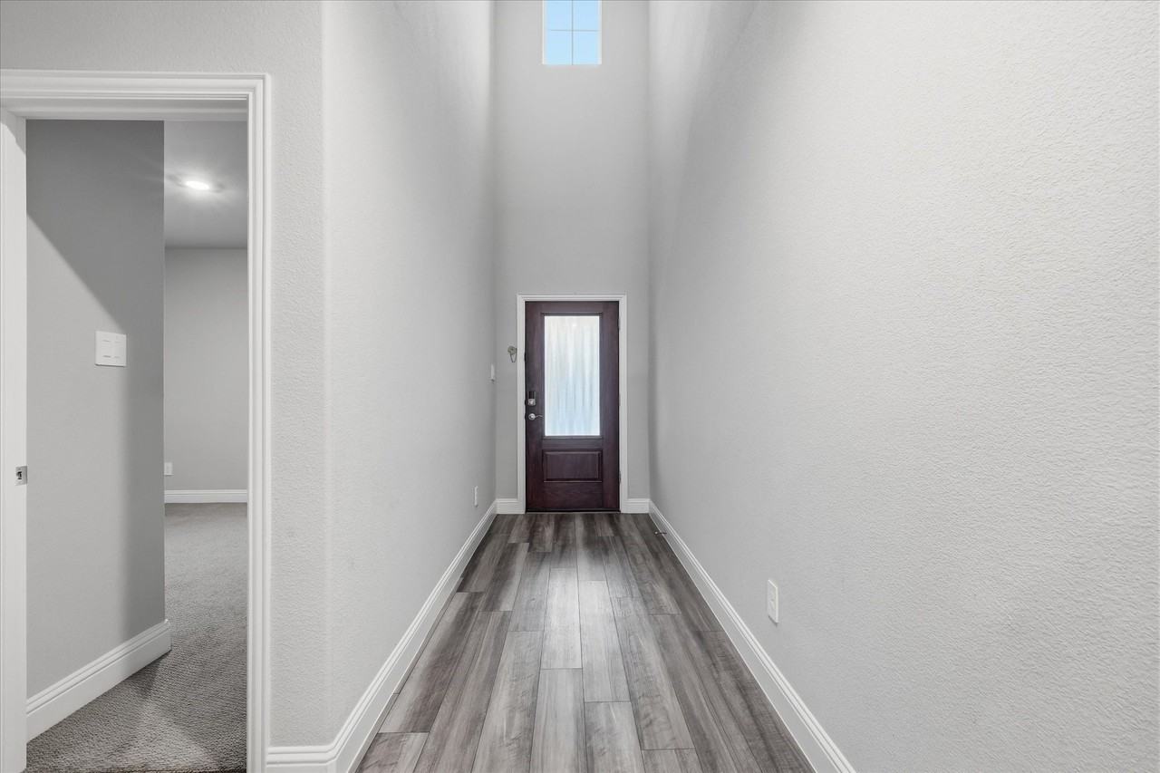 1213 Birchwood Ln - Photo 4 of 34