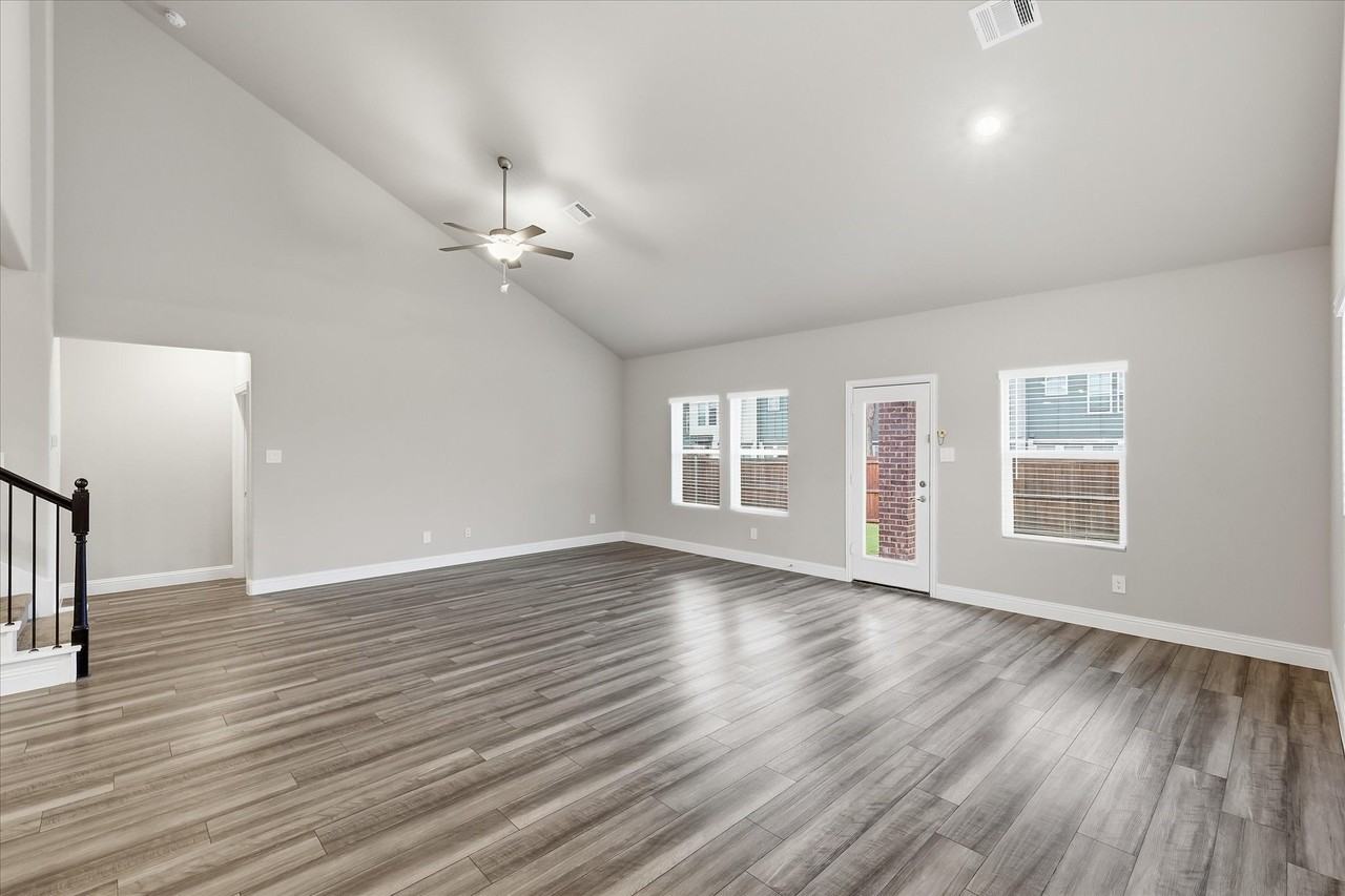 1213 Birchwood Ln - Photo 6 of 34