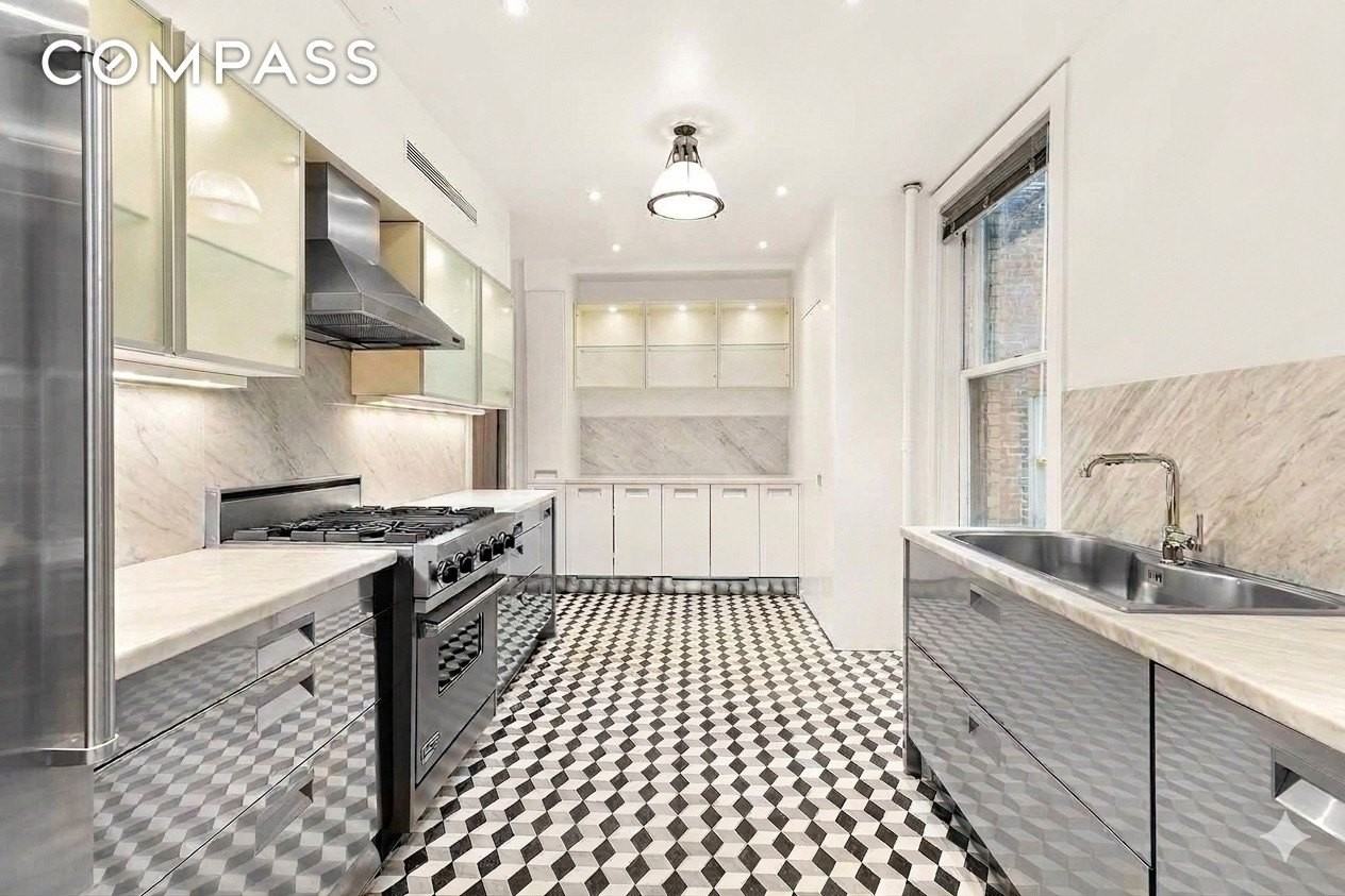 40 E 62nd St #6E - Photo 6 of 17