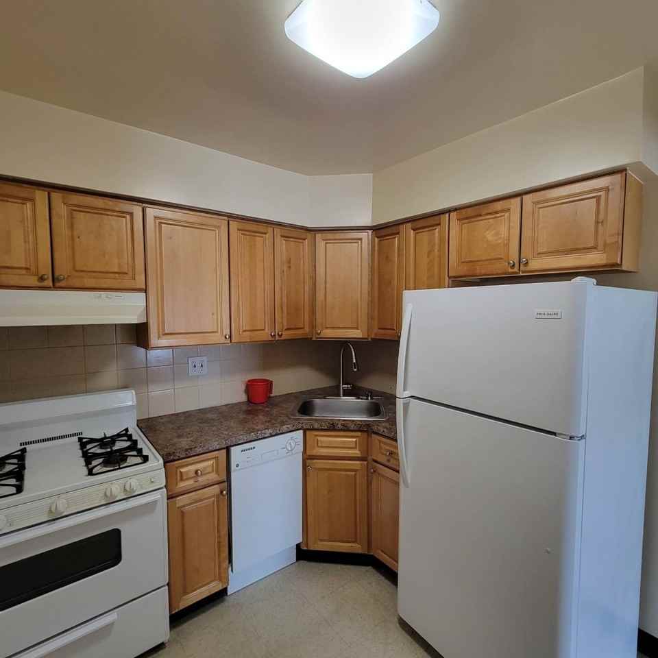 12010 12010 15AVE - Photo 2 of 10