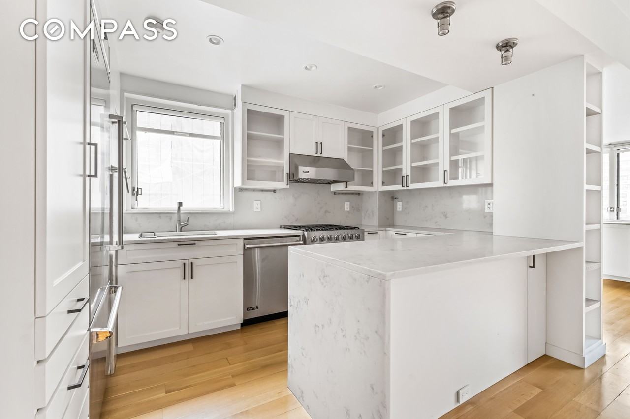 20 E 68th St #11C - Photo 5 of 12