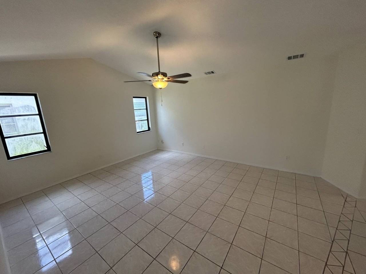 2093 Rio De Janeiro Ave - Photo 3 of 15